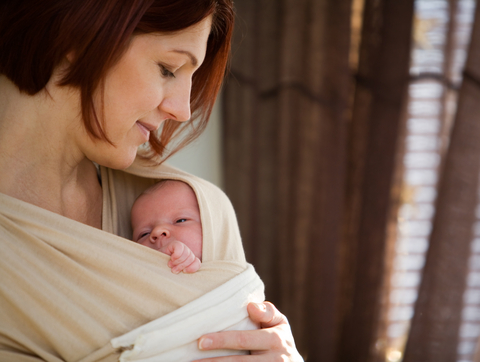 noszenie dziecka w chuście